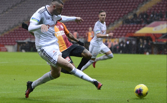 Burak Y�lmaz gol� att�, 'VAR' tak�ld�! 