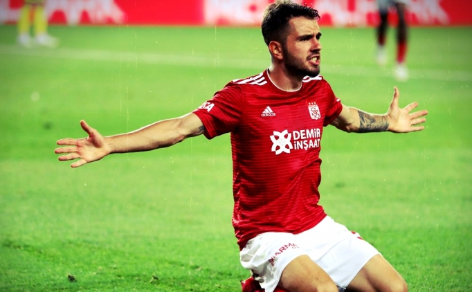 Galatasaray'da yeni isimlerin forma numaralar�