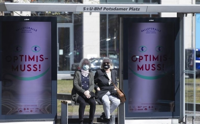 Almanya'da maske zorunlu oldu, Avusturya anaokullar�n� a�maya haz�rlan�yor