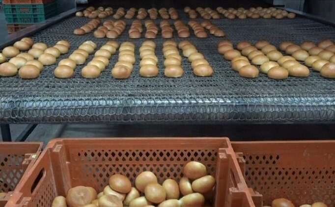 F�r�nc�lar soka�a ��kma yasa��nda ekmek da��t�m� yapacak