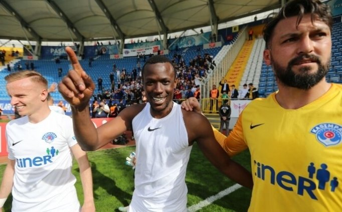 Fenerbah�e, Thiam i�in s�k� pazarl�kta!