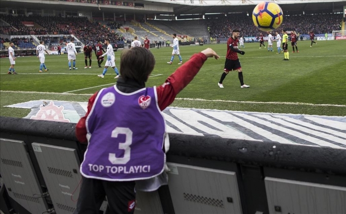 T�rk futbolunun gelece�i tehlikede: Bir nesil kayboluyor!
