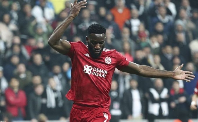 Sivasspor'un en istikrarl�s� Aaron Appindangoye!