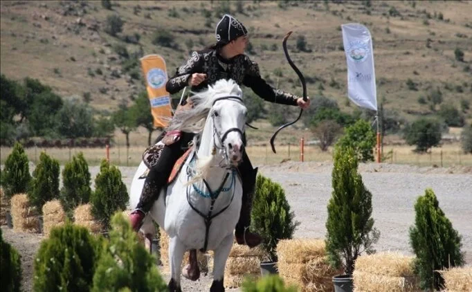 Kayseri'de, atlı okçuların yetiştirileceği merkezin temeli atıldı