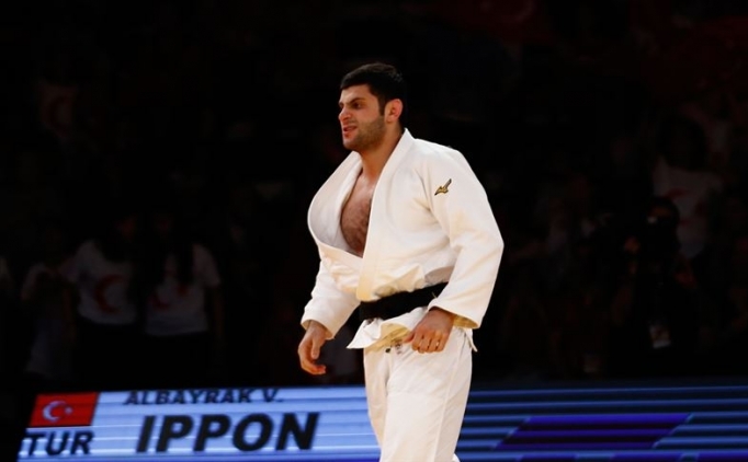 Milli judocu Vedat Albayrak'tan Macaristan'da alt�n madalya