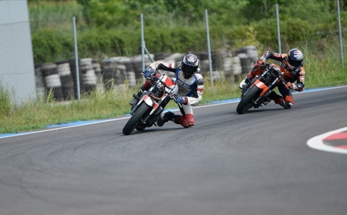 Bahattin Sofuo�lu ve Can �nc�, Portekiz'de piste ��kt�