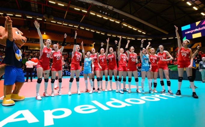 Kad�n milli voleybolcular, d�nya s�ralamas�nda 5'incili�e y�kseldi