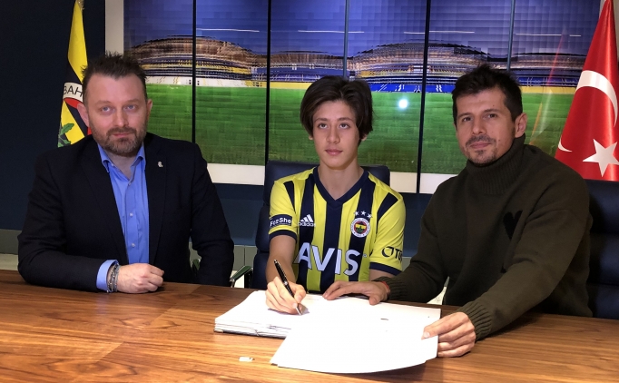Fenerbahçe'de 2,5 yıllık imza!