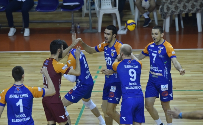 �neg�l Belediyespor deplasmanda Bursa'ya set vermedi