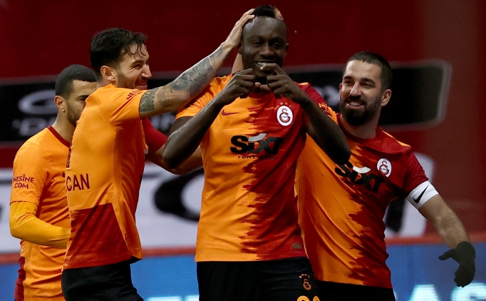 Galatasaray'dan Fatih Terim'e bol goll� geri d�n�� hediyesi