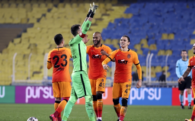 Muslera, duvar �rerek ba�lad�: 23'de 21!