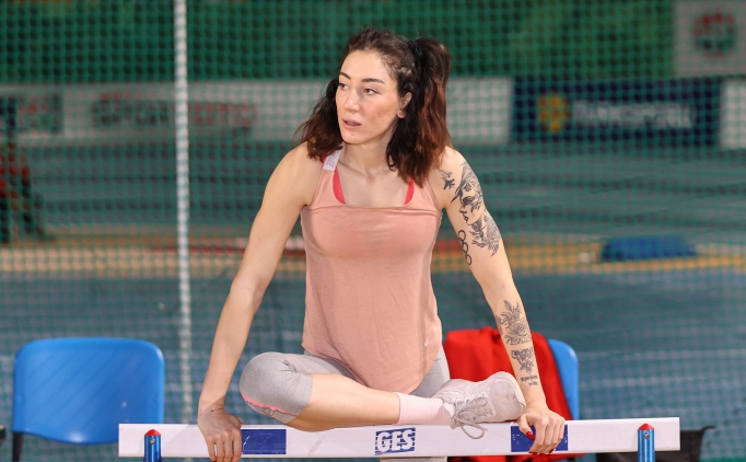 Tu�ba Dan��maz'�n hedefi 14 metre atlayan ilk T�rk kad�n sporcu olmak