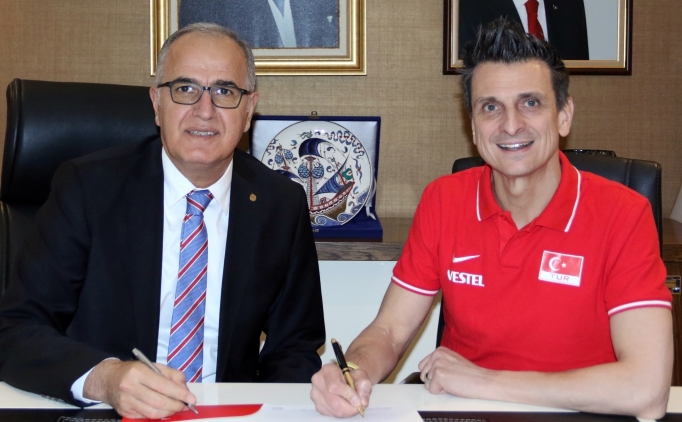 Milli Tak�m'da Giovanni Guidetti ile 4 y�l daha devam