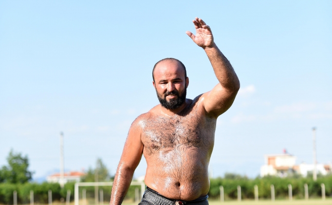 Orhan Okullu'nun hedefi alt�n kemer!