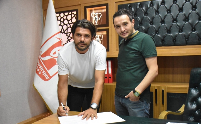 Balkesirspor i transferde 5 oyuncusu ile yeniden anlat