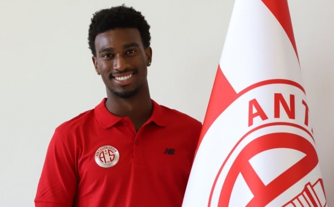 Antalyaspor, ABD'li oyuncu ile imzalad