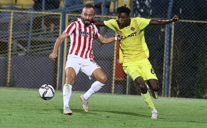 �mraniyespor Menemenspor'u yenerek 3'te 3 yapt�!