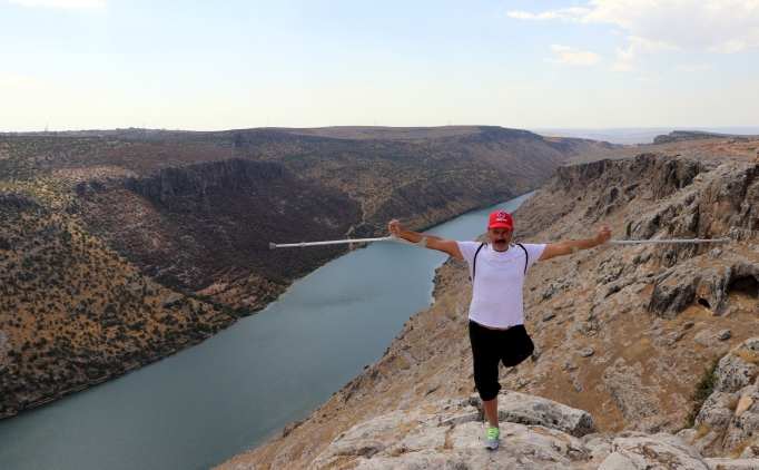 Tek bacağıyla yüzmede Türkiye şampiyon olan sporcu azmiyle örnek oluyor