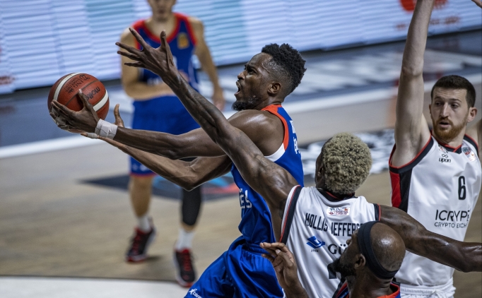 Anadolu Efes, Be�ikta� deplasman�nda farka ko�tu!