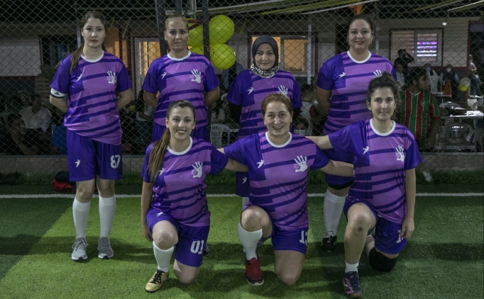 Kad�n belediye �al��anlar� fark�ndal�k i�in sahada