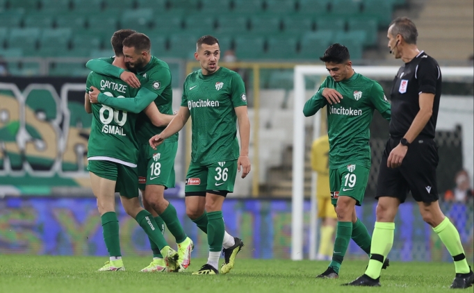 Bursaspor kazand� ve nefes ald�