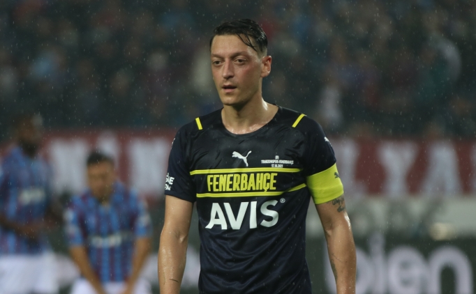Fenerbah�e'de Mesut �zil kul�bede!