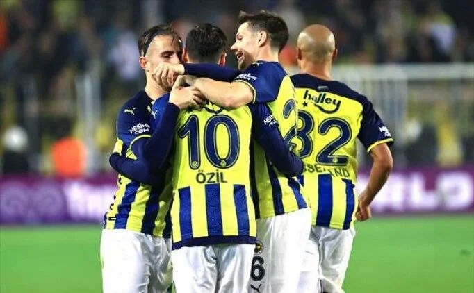 Fenerbah�e - �aykur Rizespor: �lk 11'ler