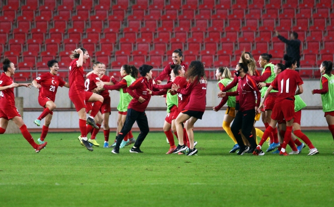 A Milli Kad�n Futbol Tak�m�m�zdan �srail'e kar�� m�thi� geri d�n��!