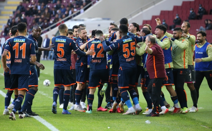 Ba�ak�ehir, Hatay'da 3 puan� 3 golle ald�!