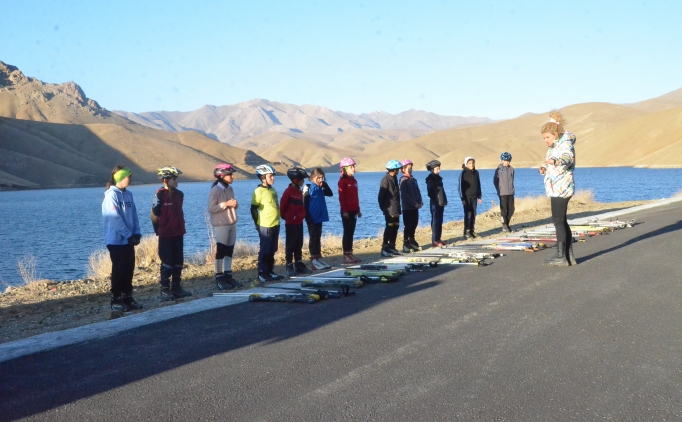 Yksekoval ortaokul rencileri kayakta milli forma hedefi iin ter dkyor