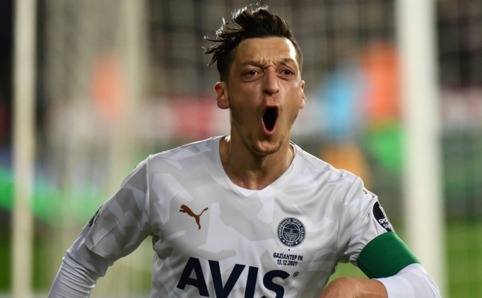 Arsenal'in Mesut zil pimanl!