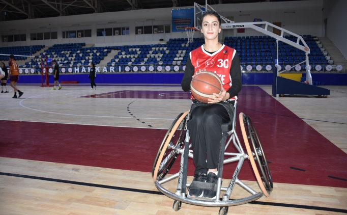 Hakkarili sporcunun Tekerlekli Sandalye Basketbol Kadn Milli Takm'na seilme gururu