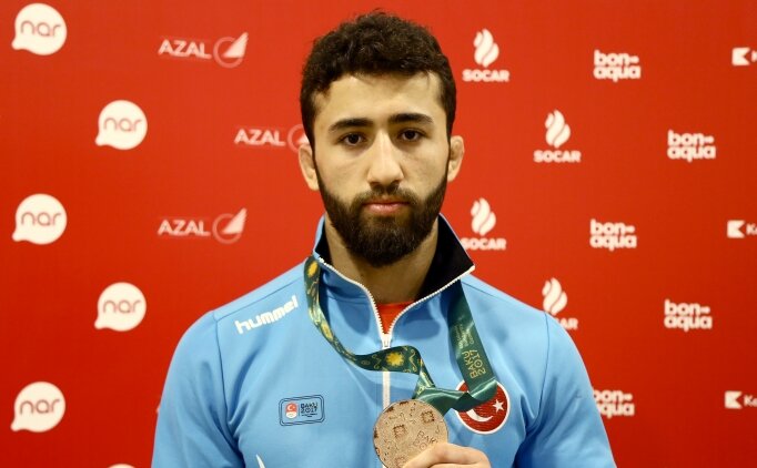 Milli g�re��i Burhan Akbudak'tan g�m�� madalya