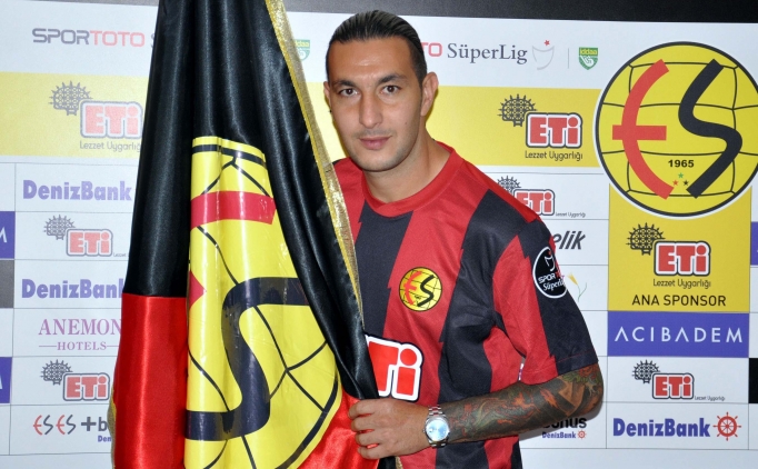 Necati Ate�: 'Adaml�k nedir bilsinler'