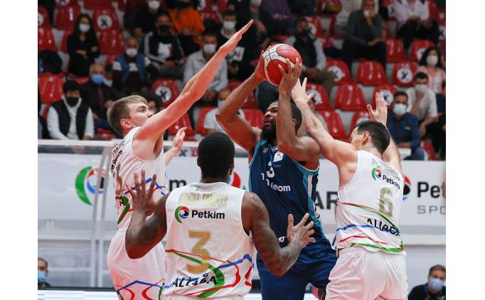 Alia�a ilk galibiyetini ald�