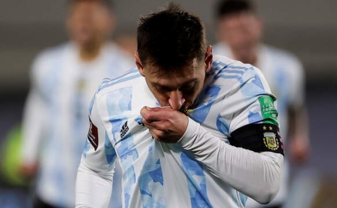 Messi hat-trick yaparak rekor k�rd�