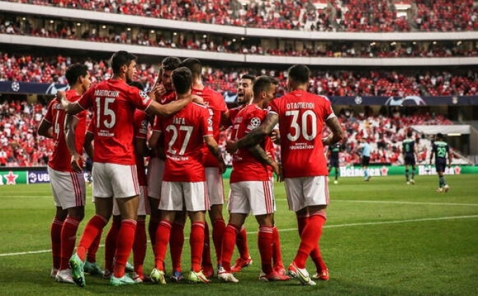 �ampiyonlar Ligi'nde gruplara kalan ilk 3 tak�m belli oldu