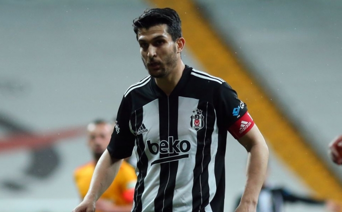 Be�ikta�'ta Necip Uysal g�n�lleri fethetti