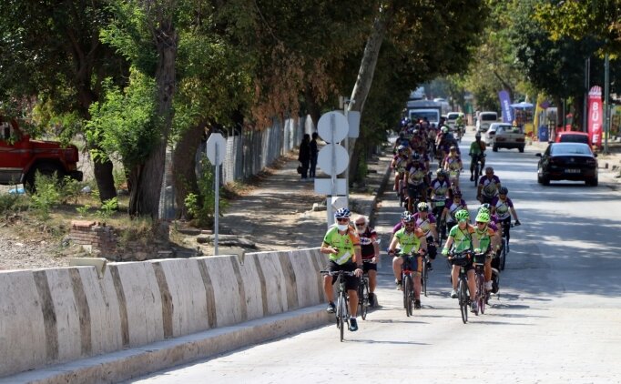 Edirne'de 12. Cumhuriyet Kupas� Bisiklet Yol Yar��� d�zenlendi