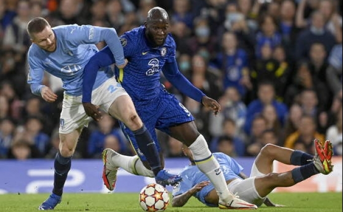 Inter taraftar�ndan Lukaku'ya mesaj: 'Ya�murdan ka�anlar de�il...'