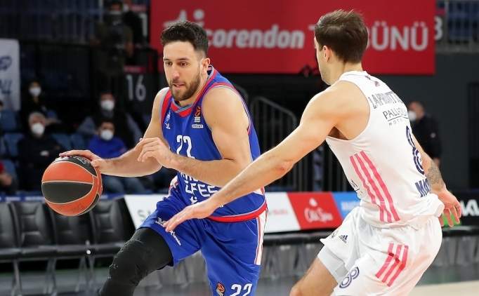 Anadolu Efes, Real Madrid'e ders verdi!