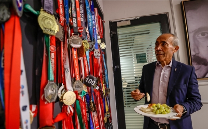 72 ya��ndaki 'demir adam' �ampiyonadan �ampiyonaya ko�uyor