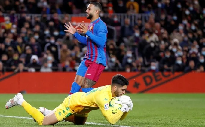 Barcelona'ya Depay'dan k�t� haber!