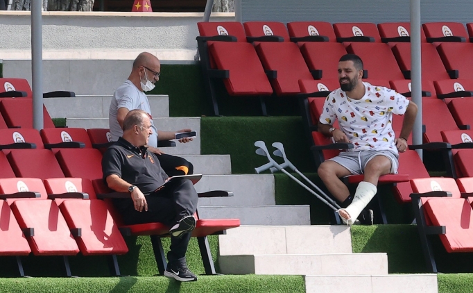 Galatasaray'da Arda Turan en az 2 ay yok!