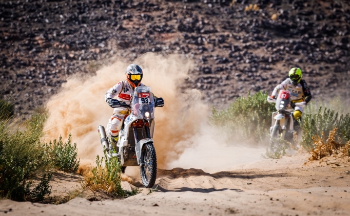 Dakar Rallisi'nde kaza yapan Santosh hastaneye kald�r�ld�