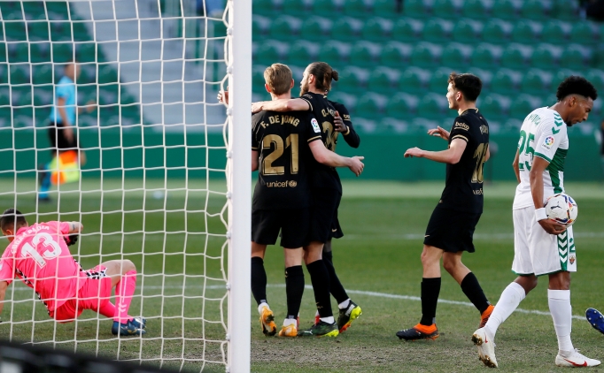 Barcelona'n�n mali durumu alarm veriyor