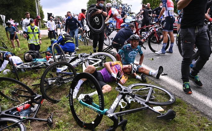 Fransa Bisiklet Turu'nu kar��t�ran kad�n seyirci aran�yor