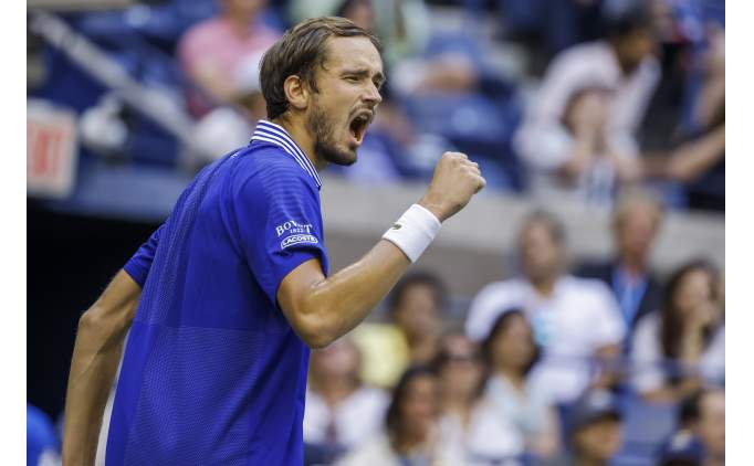 Medvedev, Djokovic'in Golden Slam hayallerini y�kt�