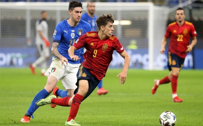 �spanya, �talya'n�n serisini bitirerek finale y�kseldi