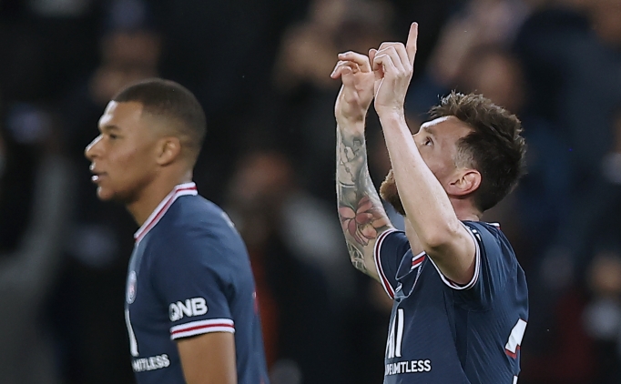 Lionel Messi, PSG'de bir ilki ba�ard�